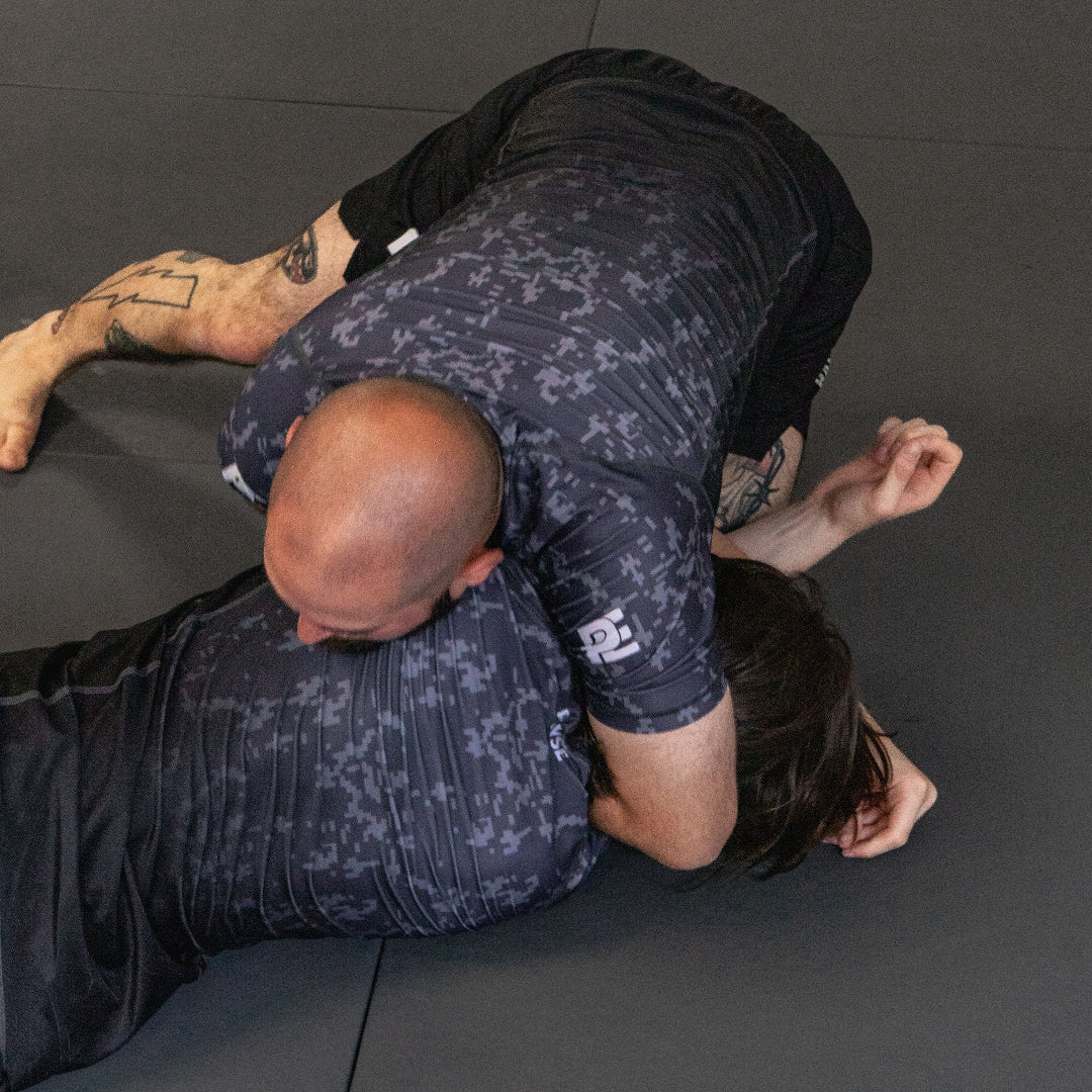 PAYSE Athleten die eine Jiu Jitsu Übung ausüben